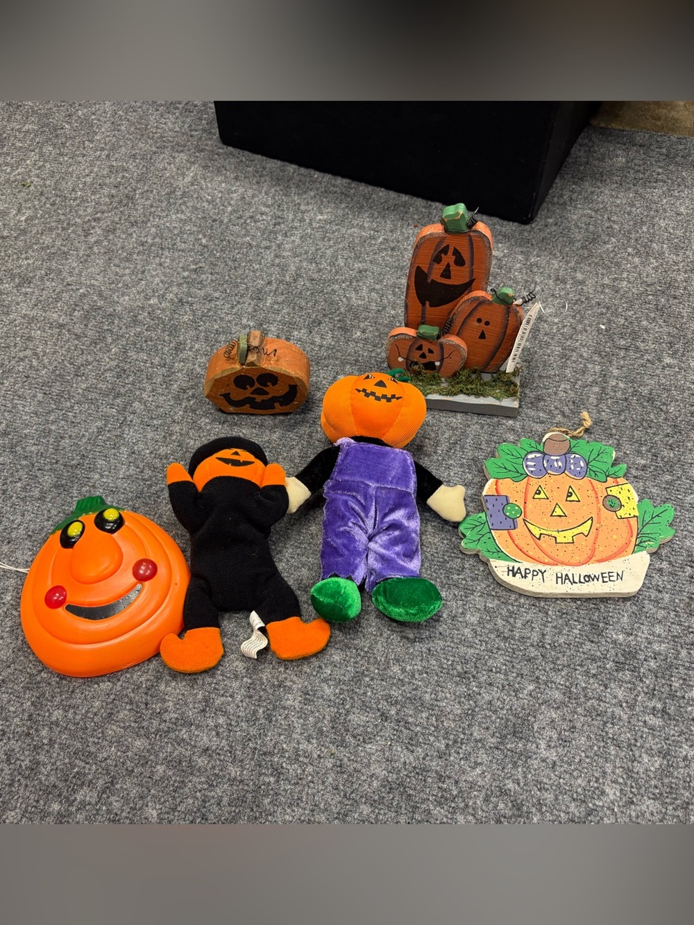 Assorted Pumpkin Halloween Decor Collection  Pumpkin Light Flashes